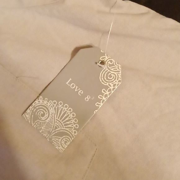 🆕 NWT Love 8 100% cotton khaki top - Picture 6 of 7